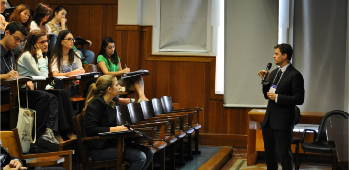 Aula sobre Atendimento inicial ao politraumatizado – XXXIII COMU Congresso Médico Universitário da USP (2014)