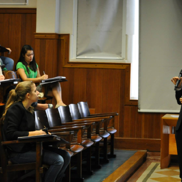 Aula sobre Atendimento inicial ao politraumatizado – XXXIII COMU Congresso Médico Universitário da USP (2014)