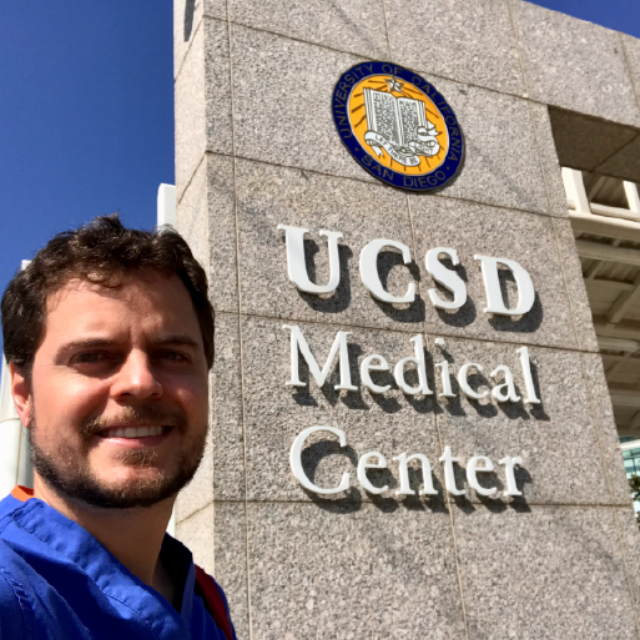 2017 | Estágio no Centro de Trauma do Hospital da UCSD (University of California – San Diego), junto com o chefe da Divisão de Cirurgia do Trauma, Prof. Dr. Raul Coimbra Foco do estágio: desenvolvimento e organização de um Sistemas Regionais de Trauma